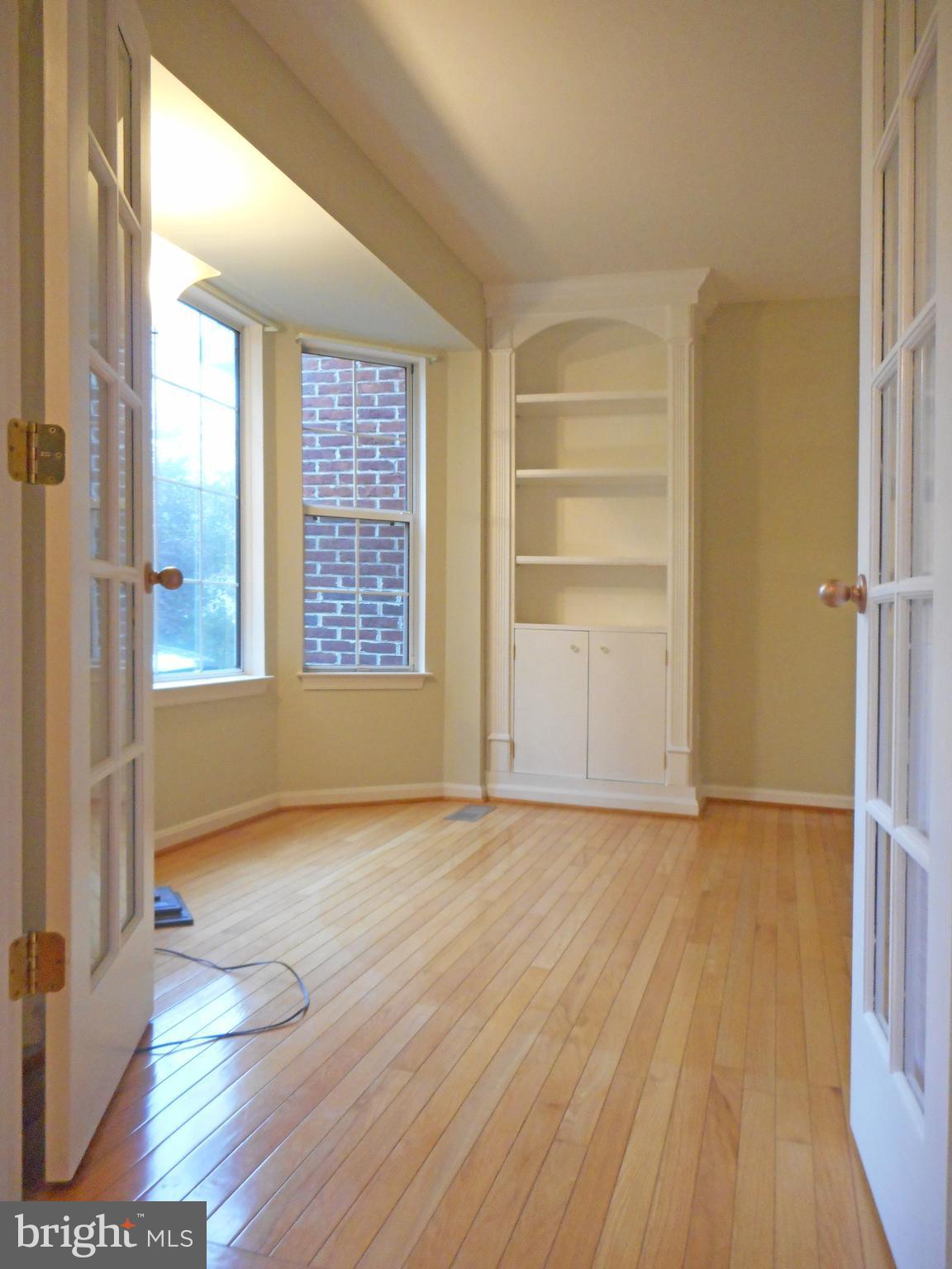 21289 Mirror Ridge Place Sterling, VA 20164 - Photo 12 of 30 Main Level Office Den