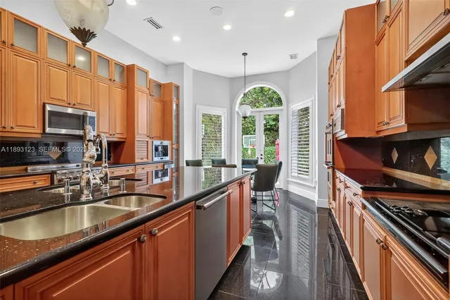 $6,499,999 | 7837 Southwest 117th Street, Pinecrest, FL 33156
