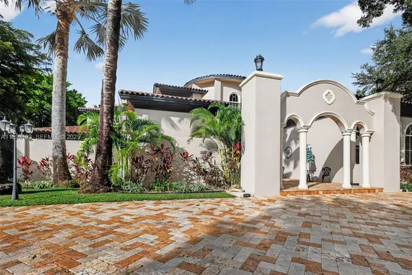 $6,150,000 | 7837 Southwest 117th Street, Pinecrest, FL 33156