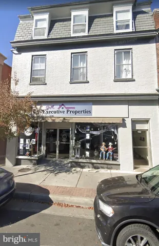 $1,300 | 204 West Washington Street, Unit 2, Charles Town, WV 25414