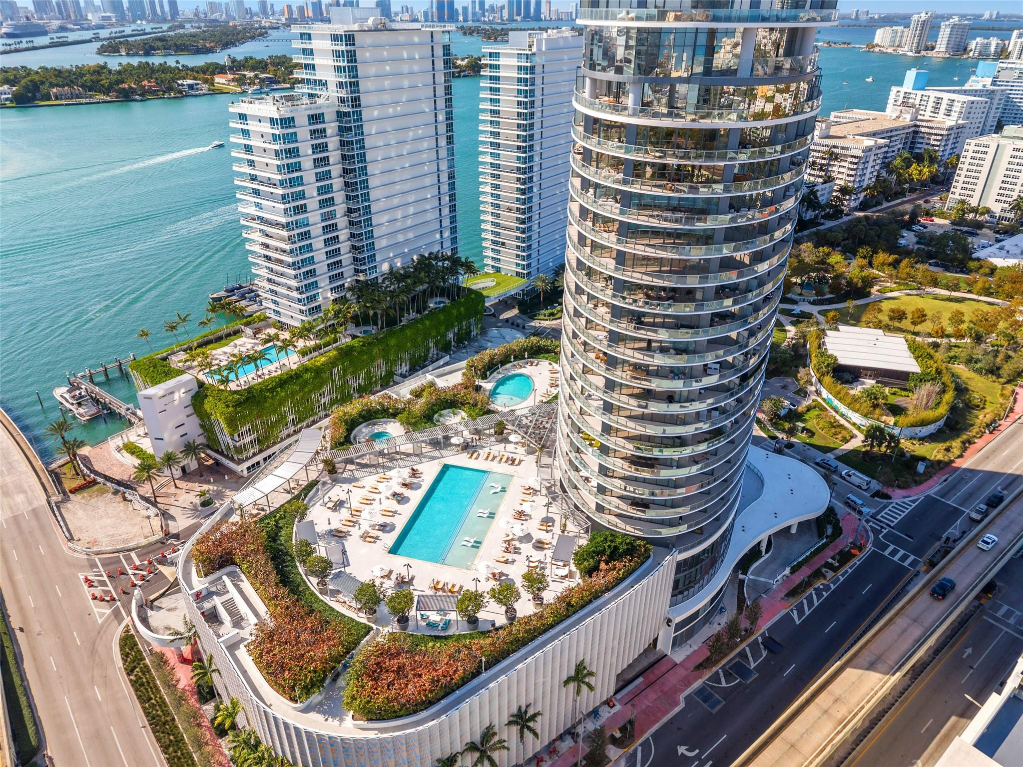 500 Alton Road, Unit 1006 Miami Beach, FL 33139 - Photo 2 of 42 Photo 2