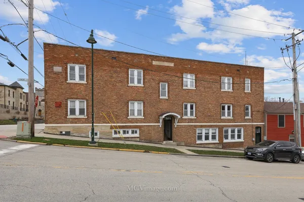 $1,900 | 224 Lemont Street, Unit 5, Lemont, IL 60439