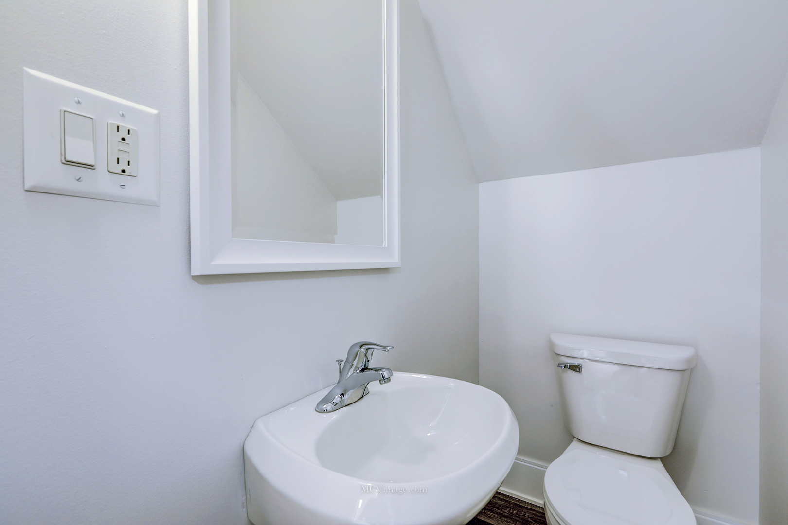 224 Lemont Street, Unit 5 Lemont, IL 60439 - Photo 17 of 21 a bathroom with a toilet a sink and mirror