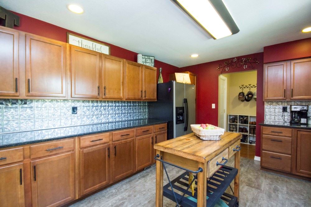 8834 Mayhew Road Fort Wayne, IN 46835 - Photo 6 of 35