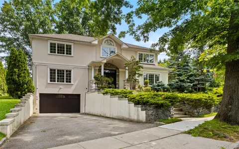 $13,000 | 25 Bay Driveway, Manhasset, NY 11030