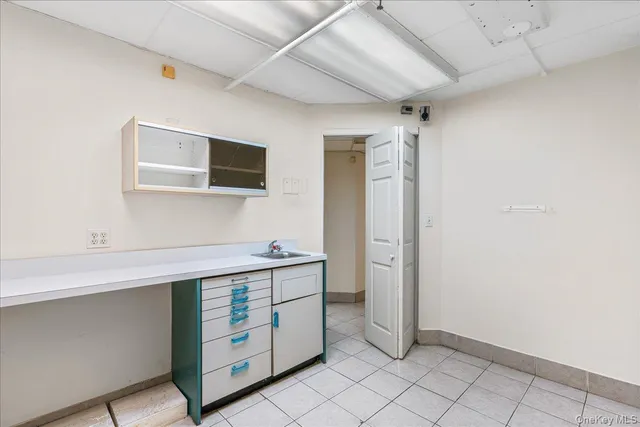 a view of utility room