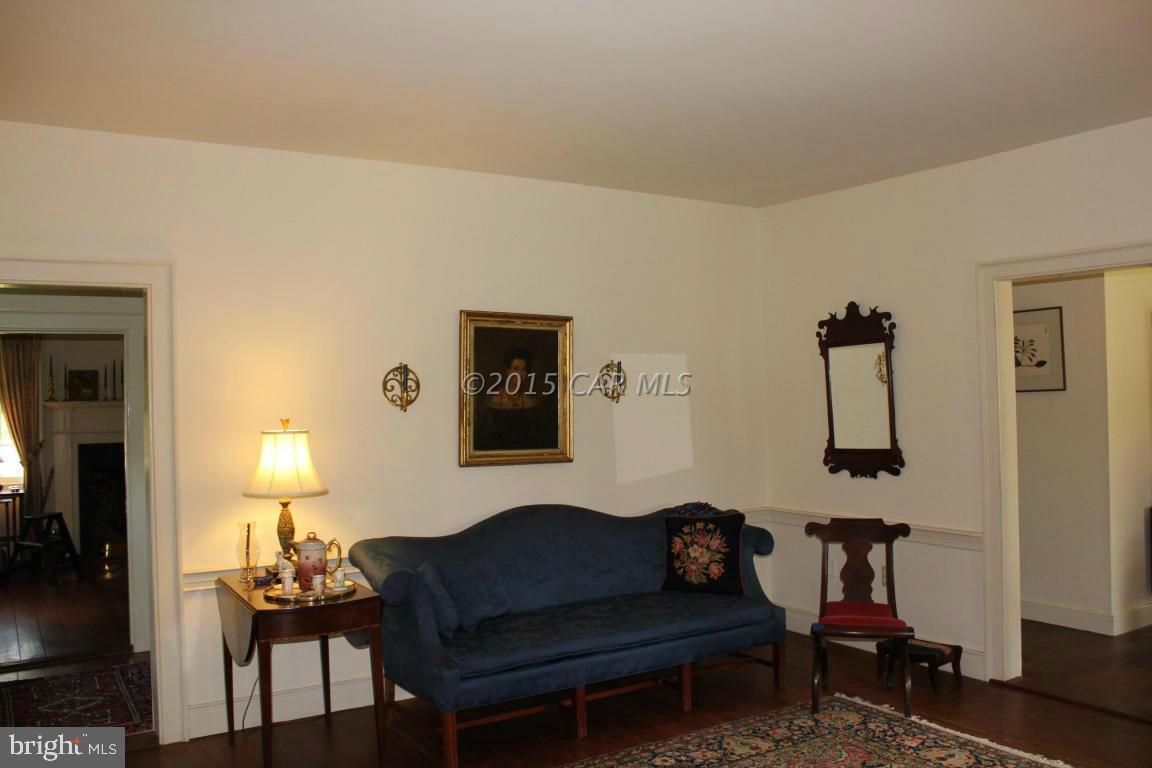 8579 Riggin Road Mardela Springs, MD 21837 - Photo 23 of 45 a living room with furniture and a lamp