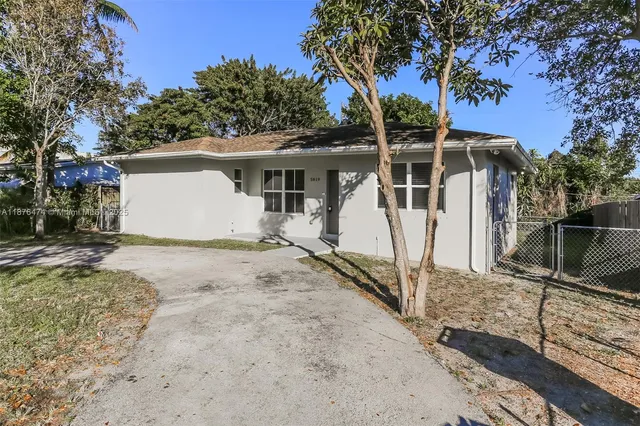 $2,795 | 5819 Wilson Street, Hollywood, FL 33021