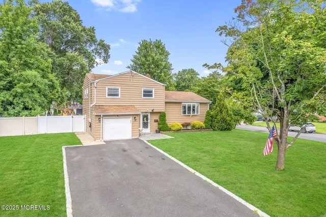 $679,000 | 9 Brentwood Terrace, Middletown, NJ 07748