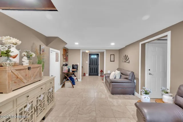 $679,000 | 9 Brentwood Terrace, Middletown, NJ 07748