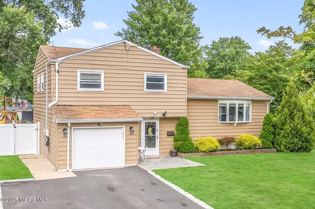 $679,000 | 9 Brentwood Terrace, Middletown, NJ 07748