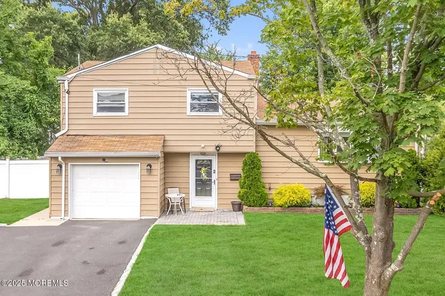 $679,000 | 9 Brentwood Terrace, Middletown, NJ 07748