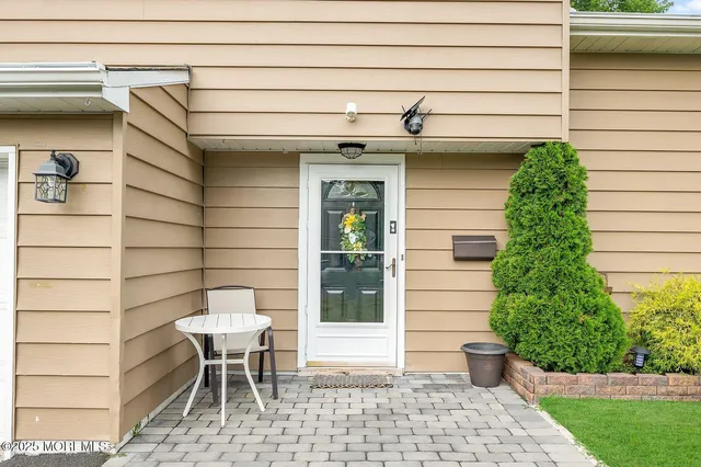 $679,000 | 9 Brentwood Terrace, Middletown, NJ 07748