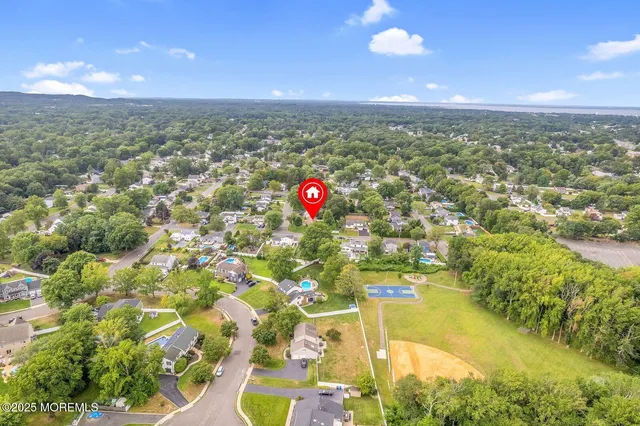 $679,000 | 9 Brentwood Terrace, Middletown, NJ 07748