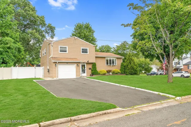 $679,000 | 9 Brentwood Terrace, Middletown, NJ 07748