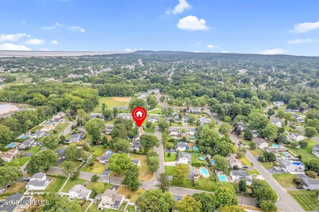 $679,000 | 9 Brentwood Terrace, Middletown, NJ 07748