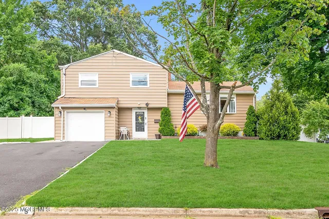 $679,000 | 9 Brentwood Terrace, Middletown, NJ 07748