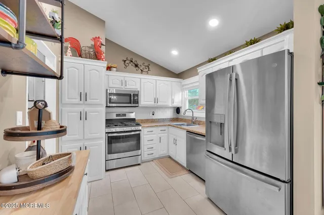 $679,000 | 9 Brentwood Terrace, Middletown, NJ 07748