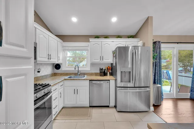 $679,000 | 9 Brentwood Terrace, Middletown, NJ 07748