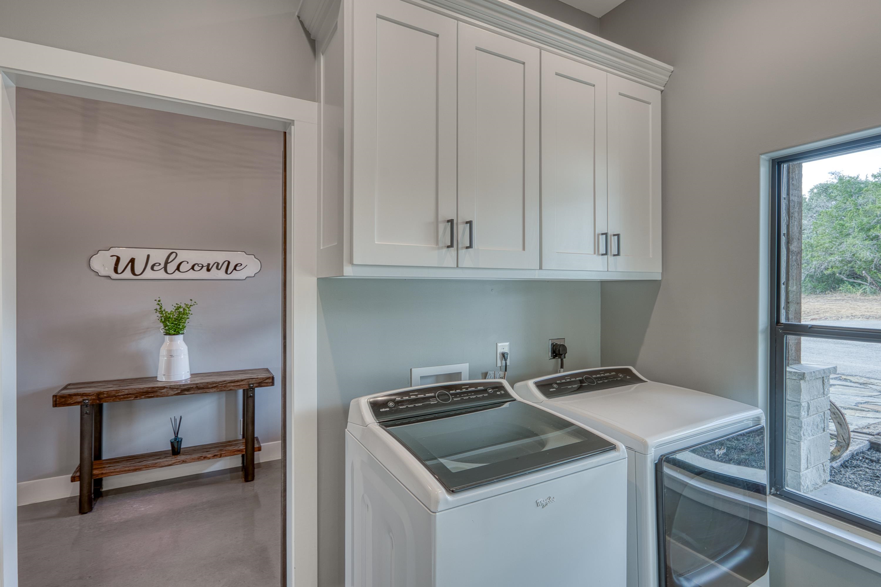 105 Keystone Buchanan Dam, TX 78609 - Photo 18 of 30 a utility room with washer and dryer