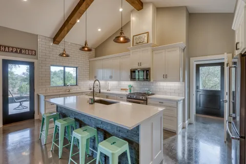 $750,000 | 105 Keystone, Buchanan Dam, TX 78609