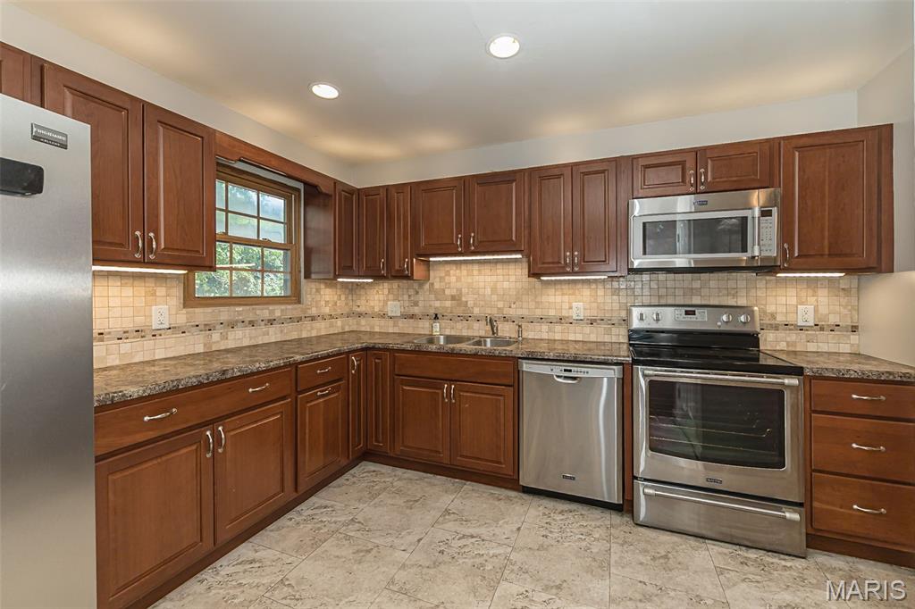 11716 Minot Drive Bridgeton, MO 63044 - Photo 17 of 59