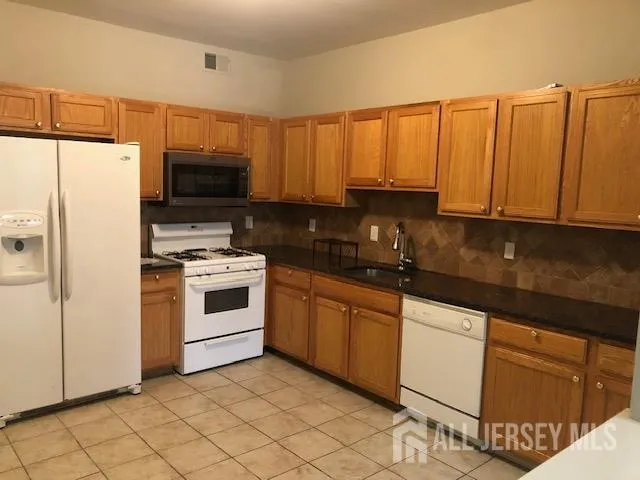 $3,250 | 301 Pinelli Drive, Piscataway, NJ 08854