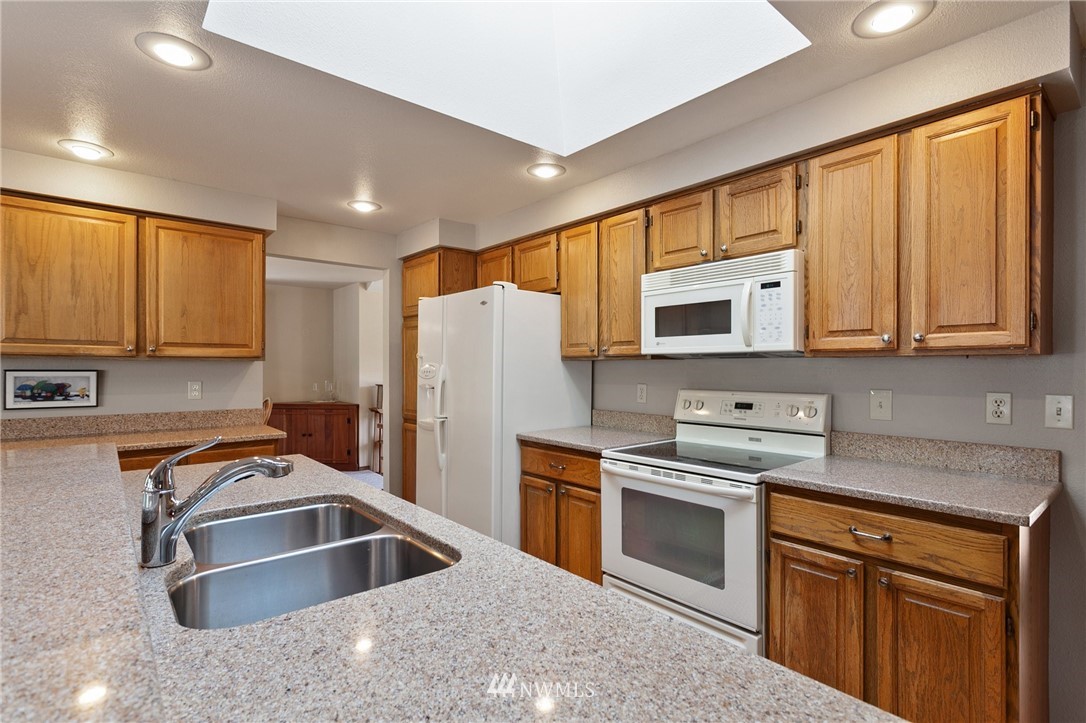 18233 155th Place Southeast Renton, WA 98058 - Photo 9 of 40 Gallery Image 9