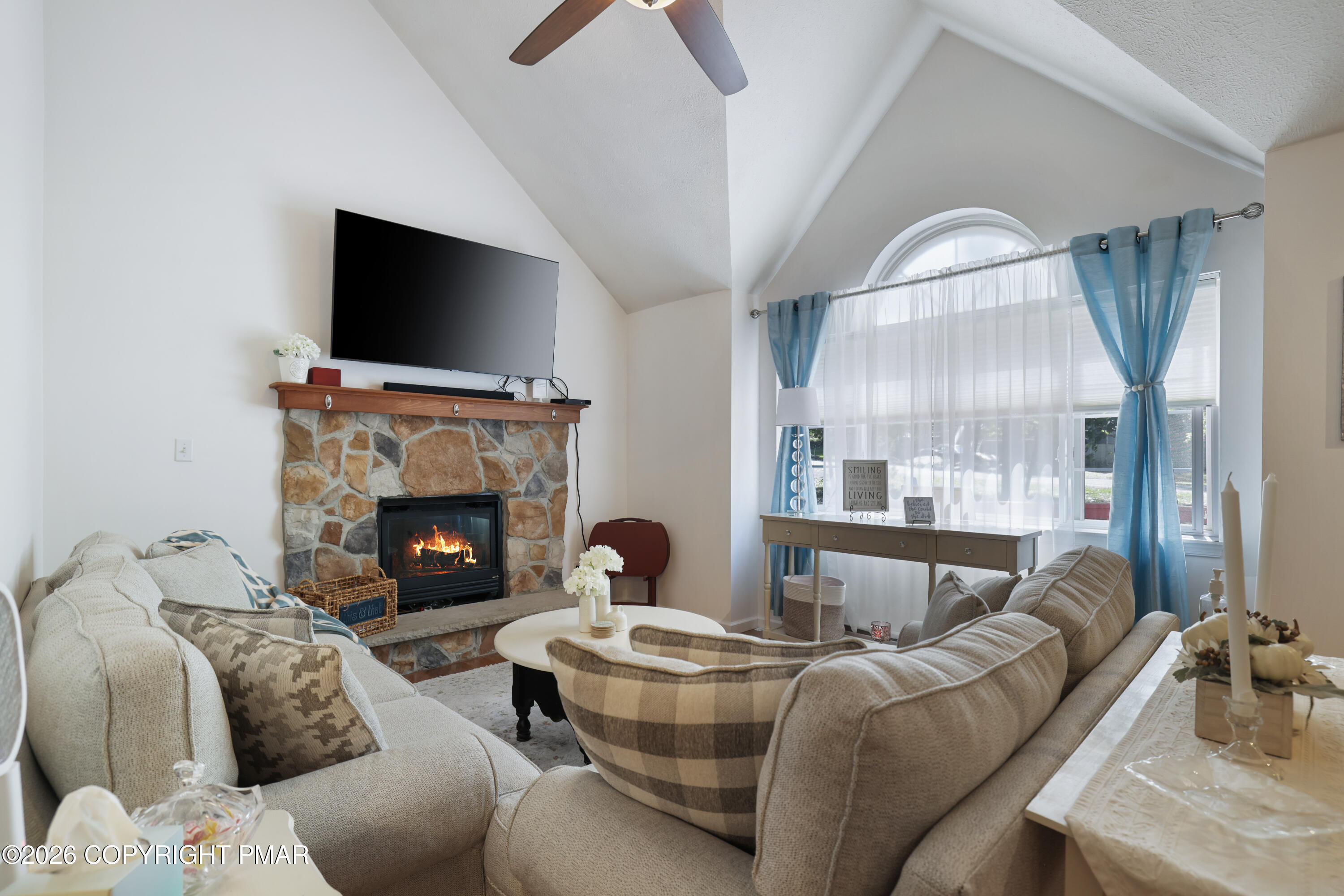 155 Wellington Way Bushkill, PA 18324 - Photo 11 of 76 11- Living Room