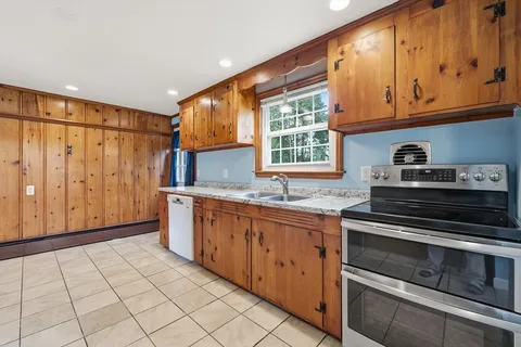 $499,000 | 15 Lowell Avenue, Holden, MA 01520