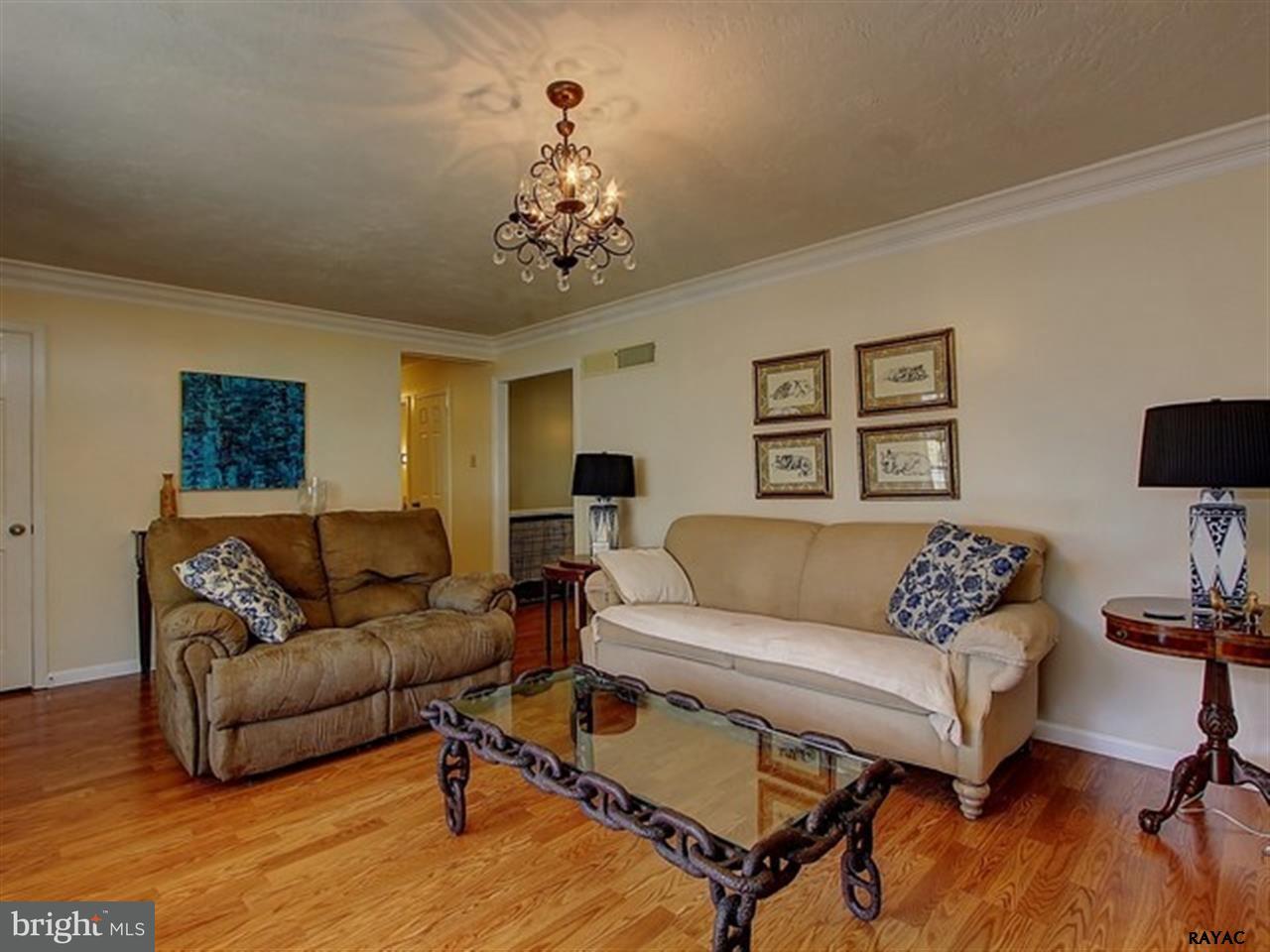 130 Lexington Road York, PA 17402 - Photo 4 of 36