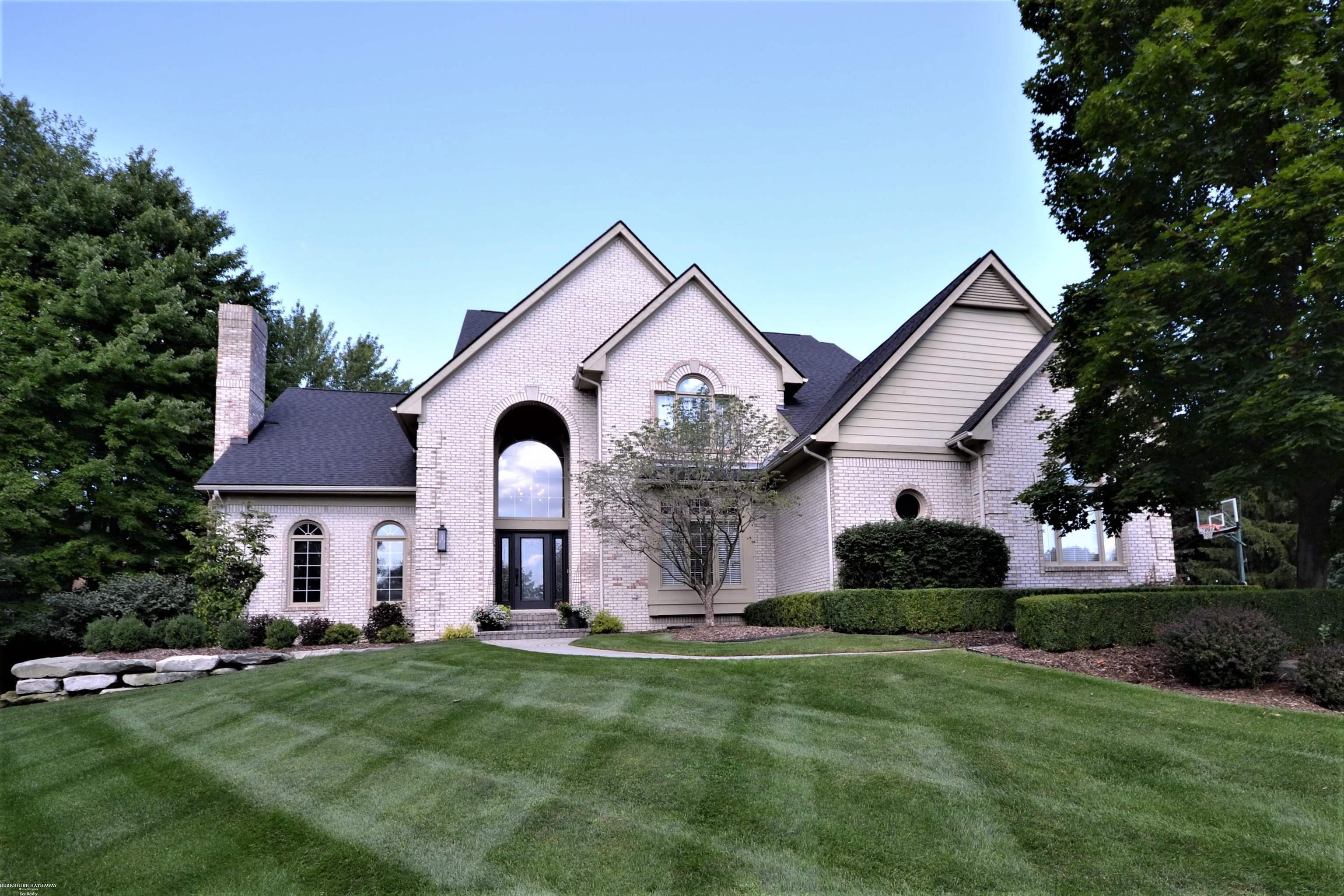 1813 Fox Run Rochester Hills, MI 48306 - Photo 2 of 68