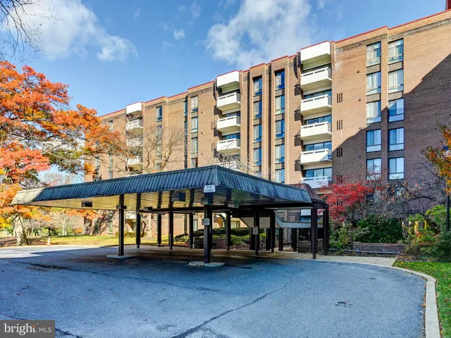 a view of building with yard and sitting area