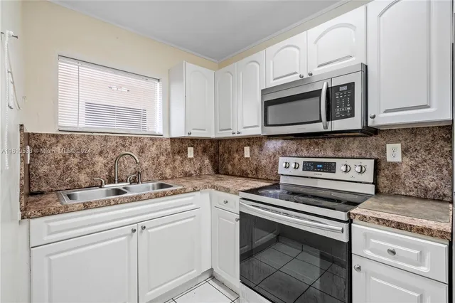 $325,000 | 700 Southeast 9th Court, Unit 103, Hialeah, FL 33010