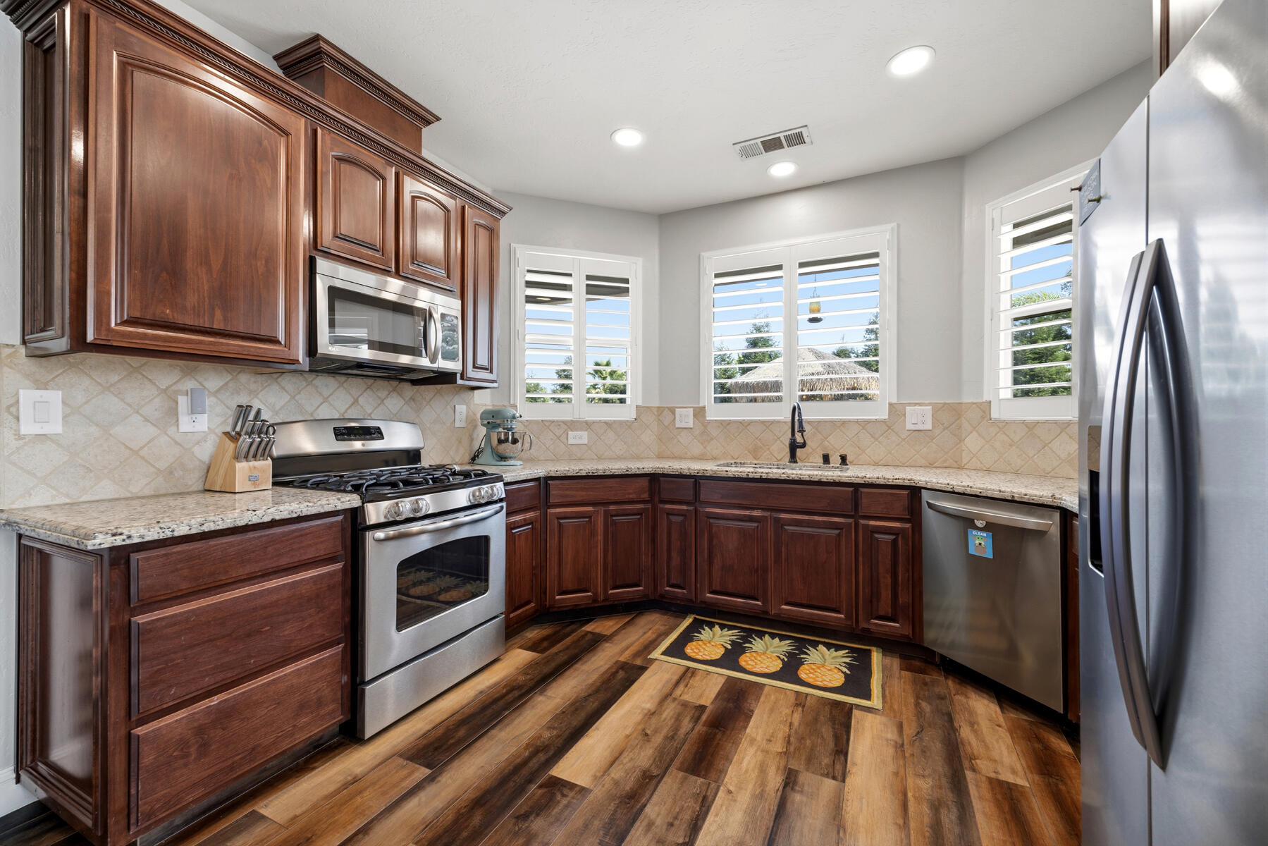 2208 West Benton Court Exeter, CA 93221 - Photo 16 of 84 16 - Kitchen (2)