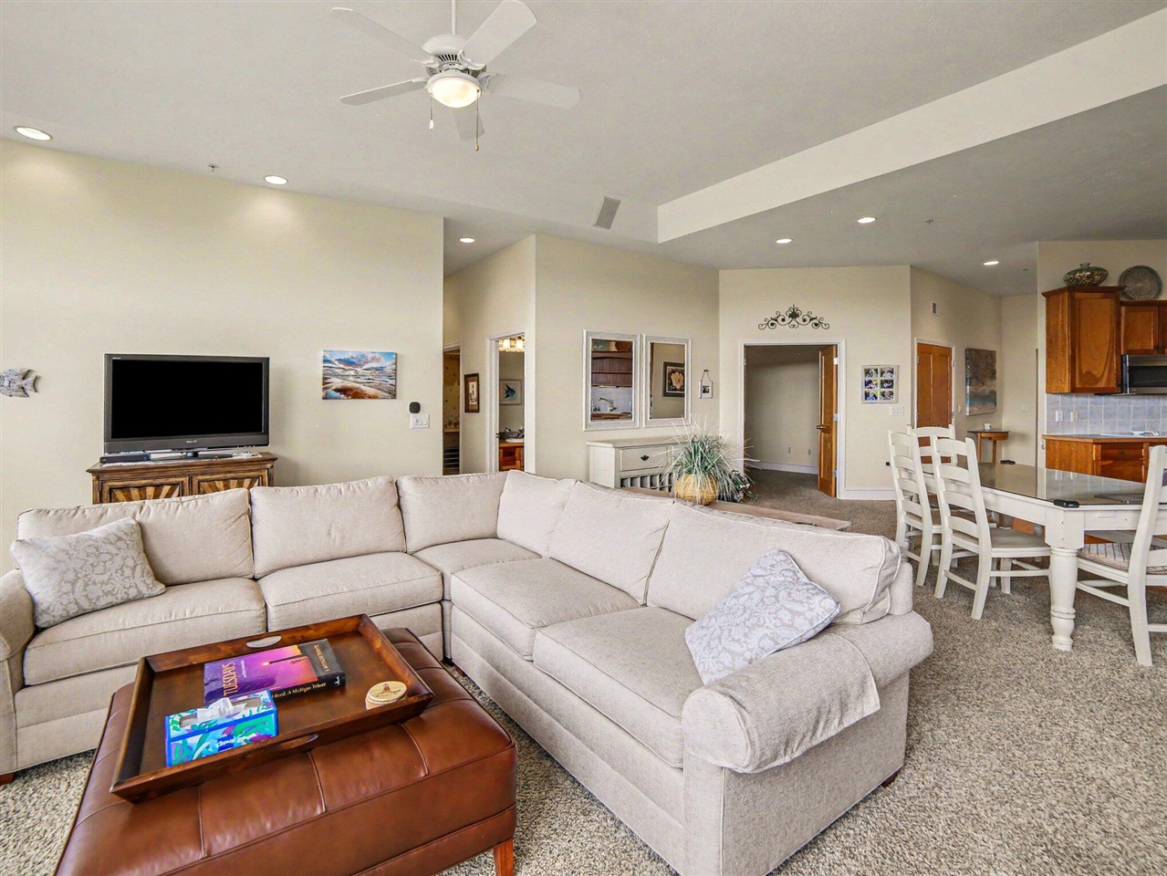 300 South Rath Avenue, Unit 22 Ludington, MI 49431 - Photo 9 of 28