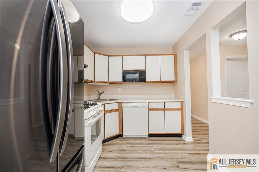 2809 Ridgefield Court Helmetta, NJ 08828 - Photo 13 of 32 Gallery Image 13