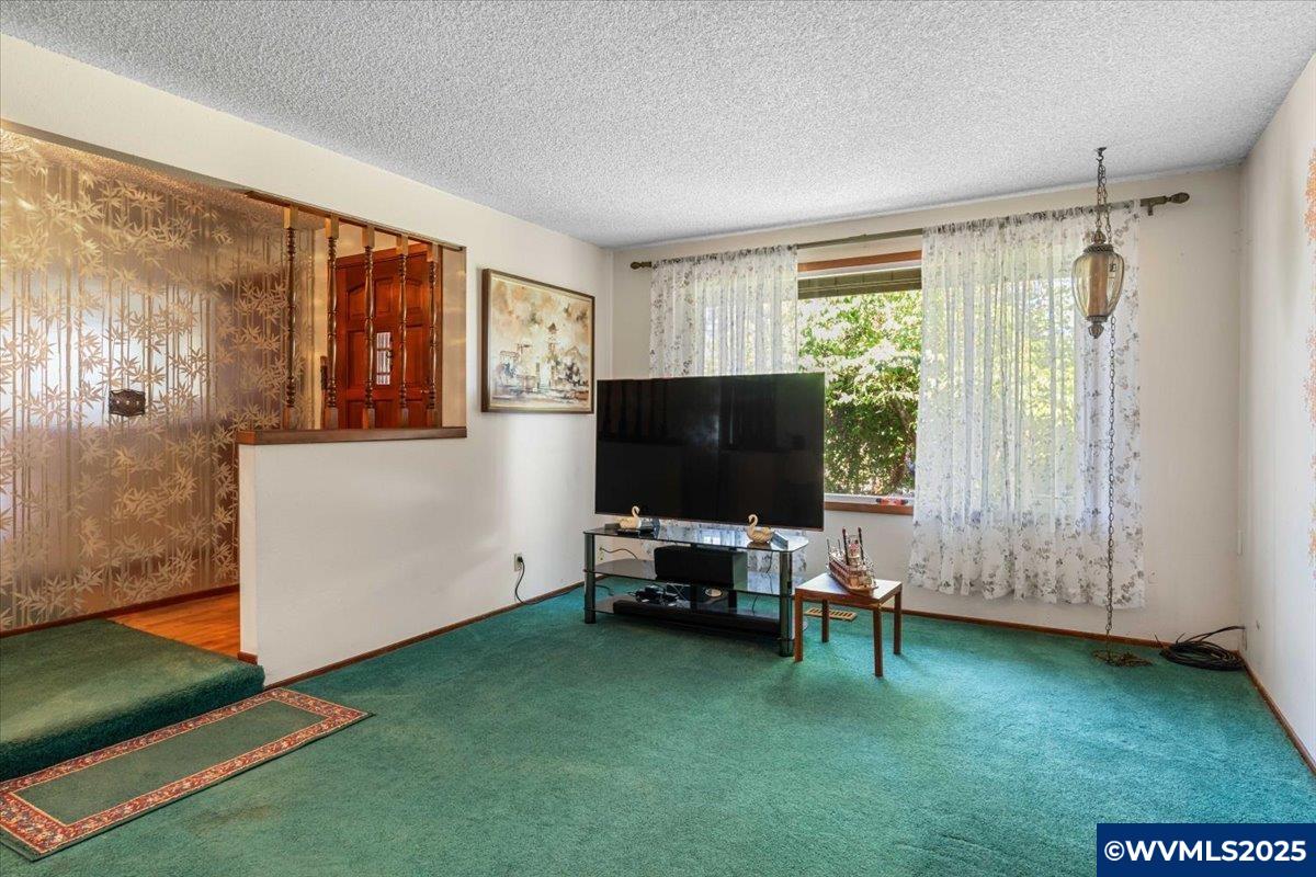 593 Howell Prairie Road Northeast Salem, OR 97317 - Photo 8 of 37 Gallery Image 8