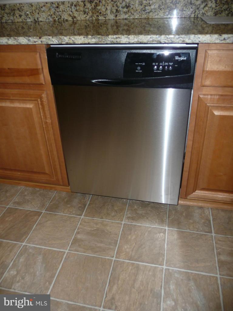 2339 Hunters Square Court Reston, VA 20191 - Photo 11 of 25 Kitchen