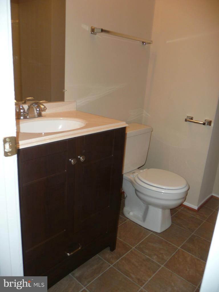 2339 Hunters Square Court Reston, VA 20191 - Photo 16 of 25 Bath