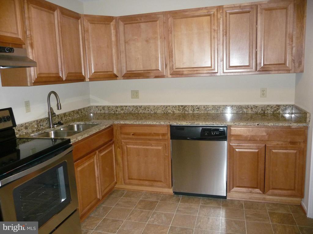 2339 Hunters Square Court Reston, VA 20191 - Photo 7 of 25 Kitchen