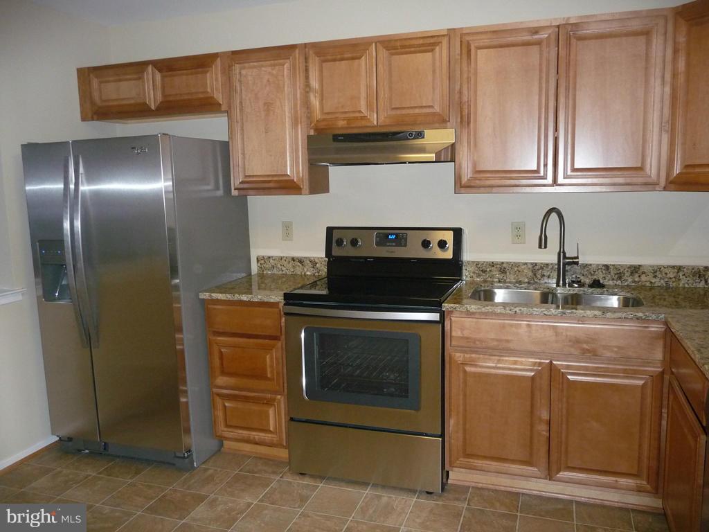 2339 Hunters Square Court Reston, VA 20191 - Photo 8 of 25 Kitchen
