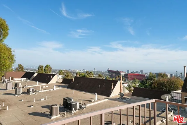 $4,950 | 1010 Hammond Street, Unit 204, West Hollywood, CA 90069