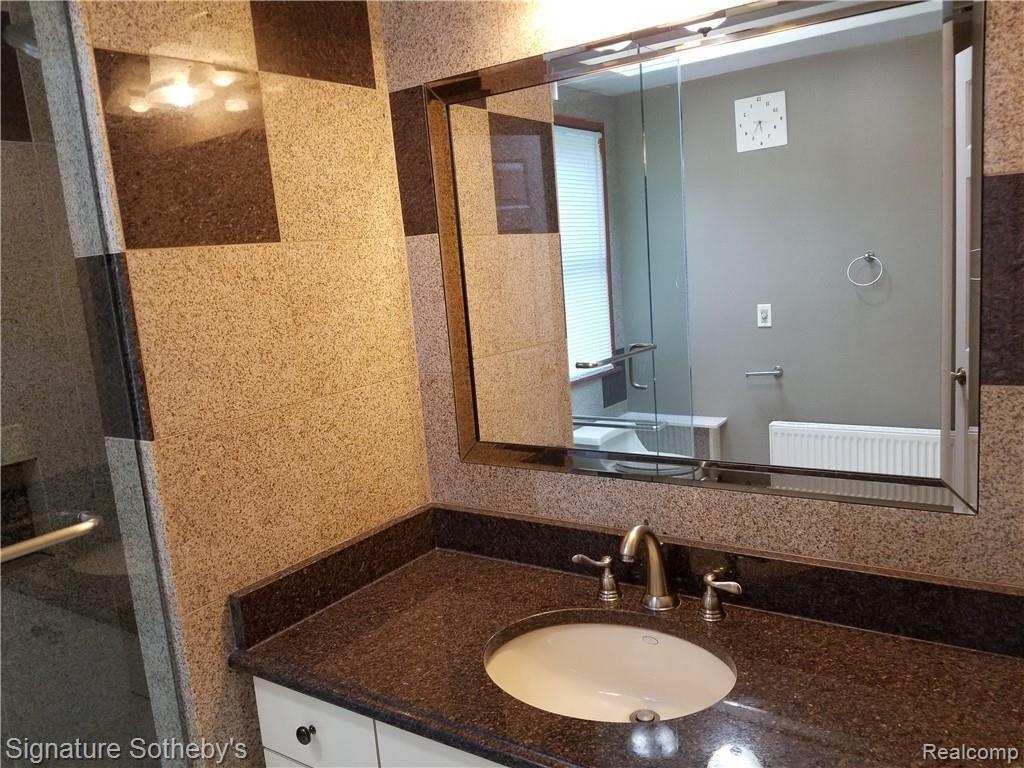 2075 Alfred Drive Troy, MI 48085 - Photo 8 of 25