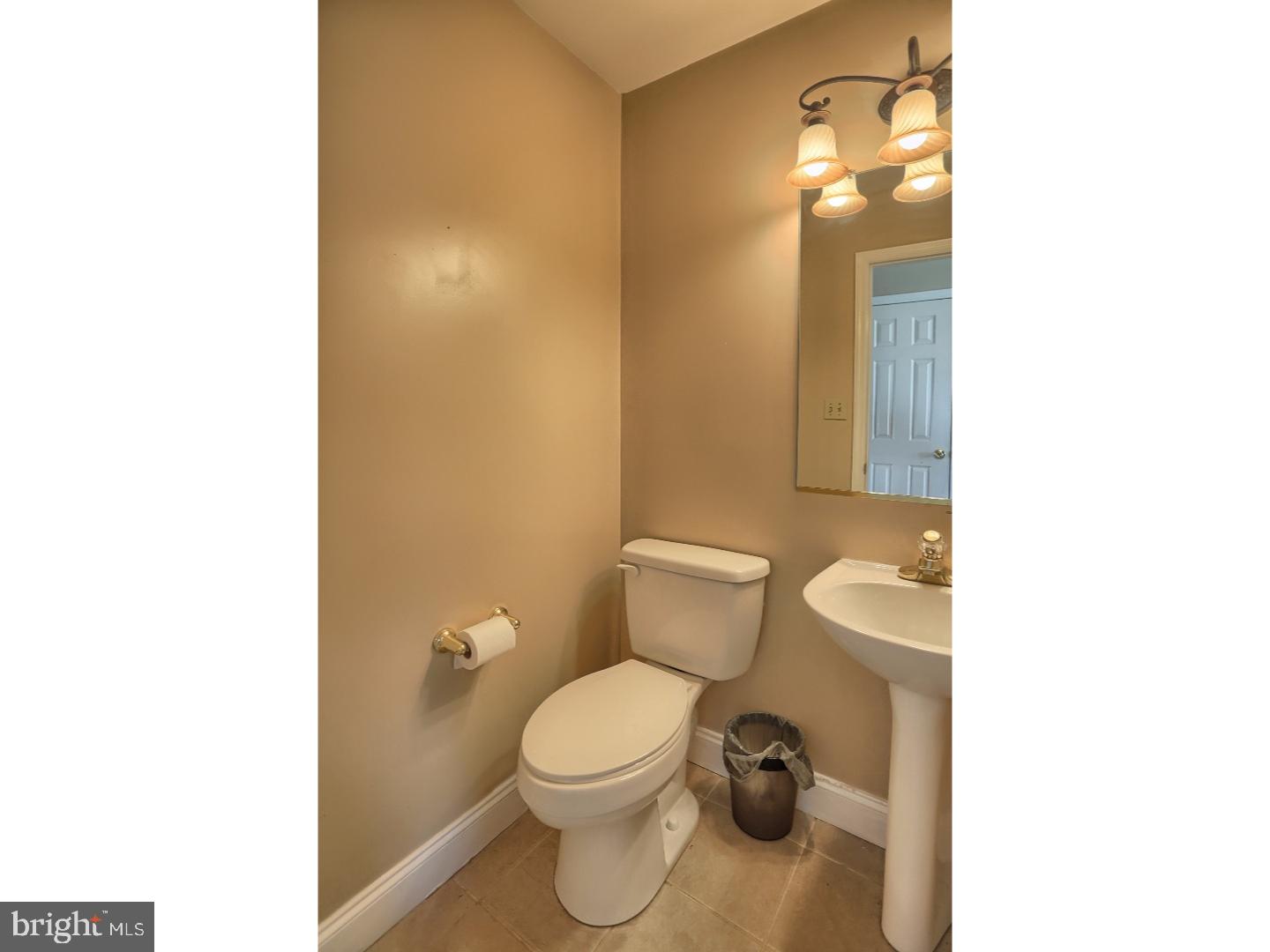 503 Augusta Drive West Sinking Spring, PA 19608 - Photo 8 of 25 Gallery Image 8