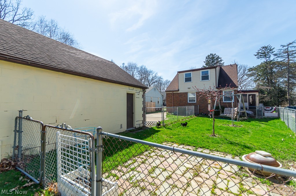 4051 Riveredge Road Cleveland, OH 44111 - Photo 4 of 32 Gallery Image 4
