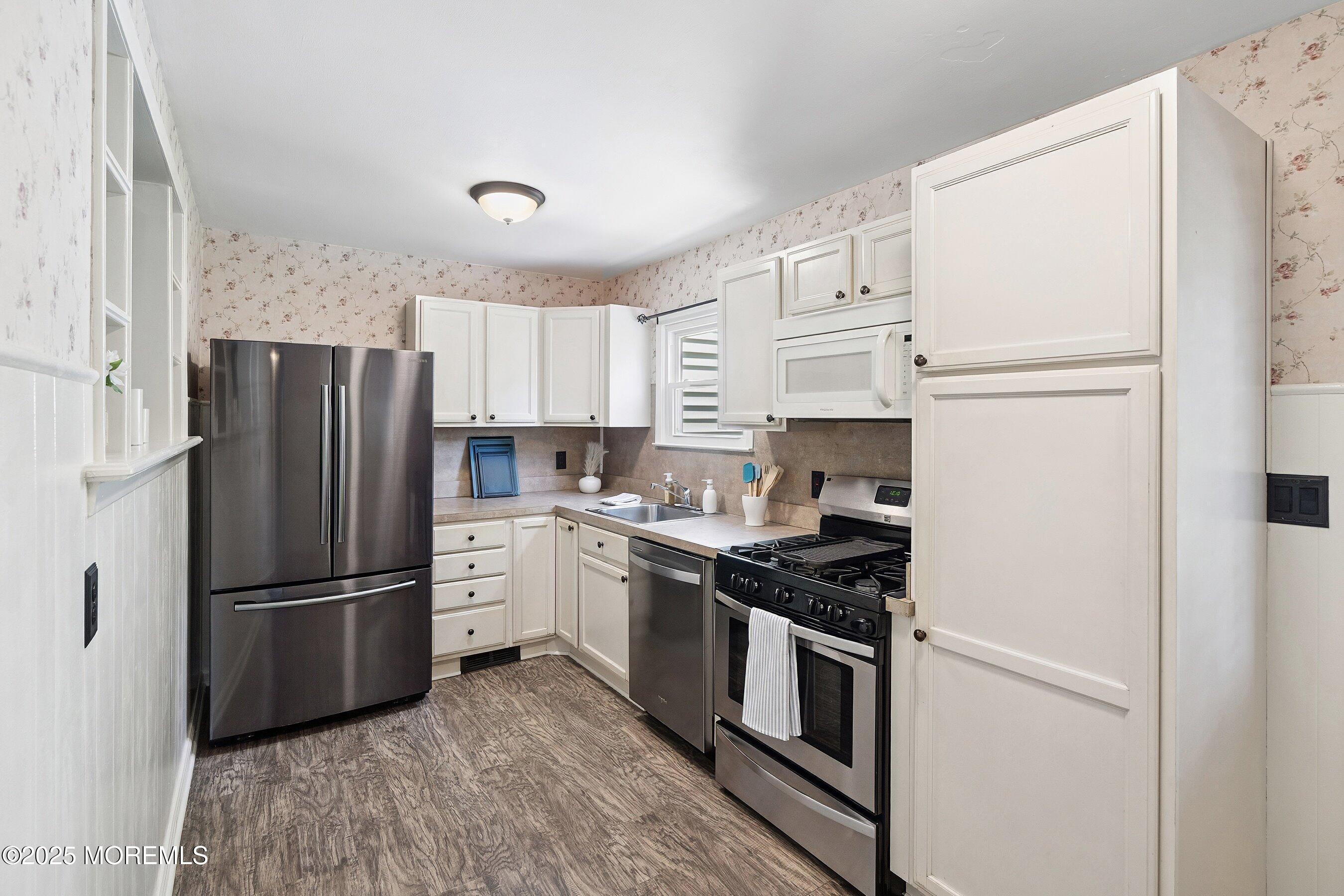 6 Redwood Road Howell, NJ 07731 - Photo 13 of 37 1000016918