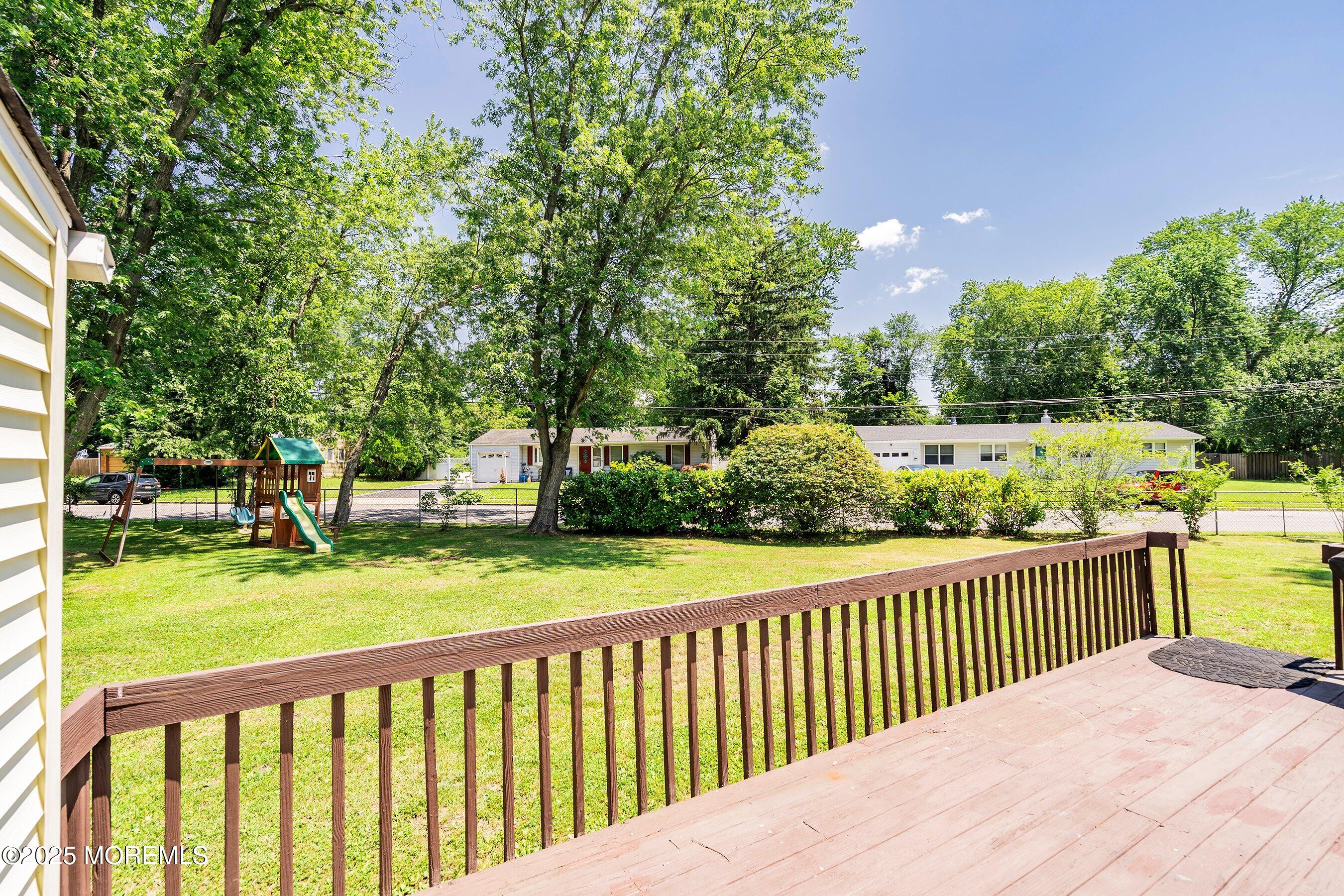 6 Redwood Road Howell, NJ 07731 - Photo 32 of 37 1000016938