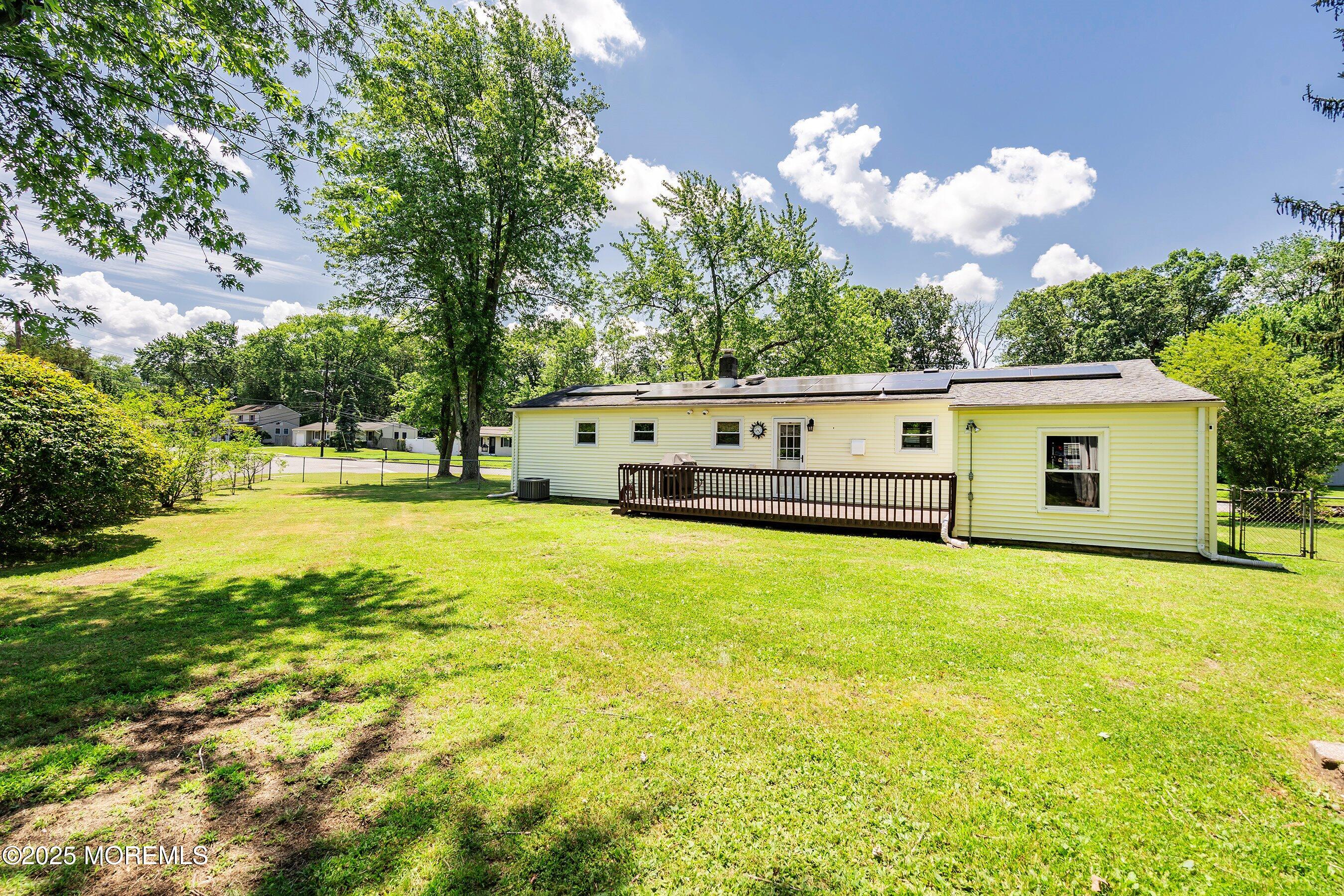 6 Redwood Road Howell, NJ 07731 - Photo 34 of 37 1000016943