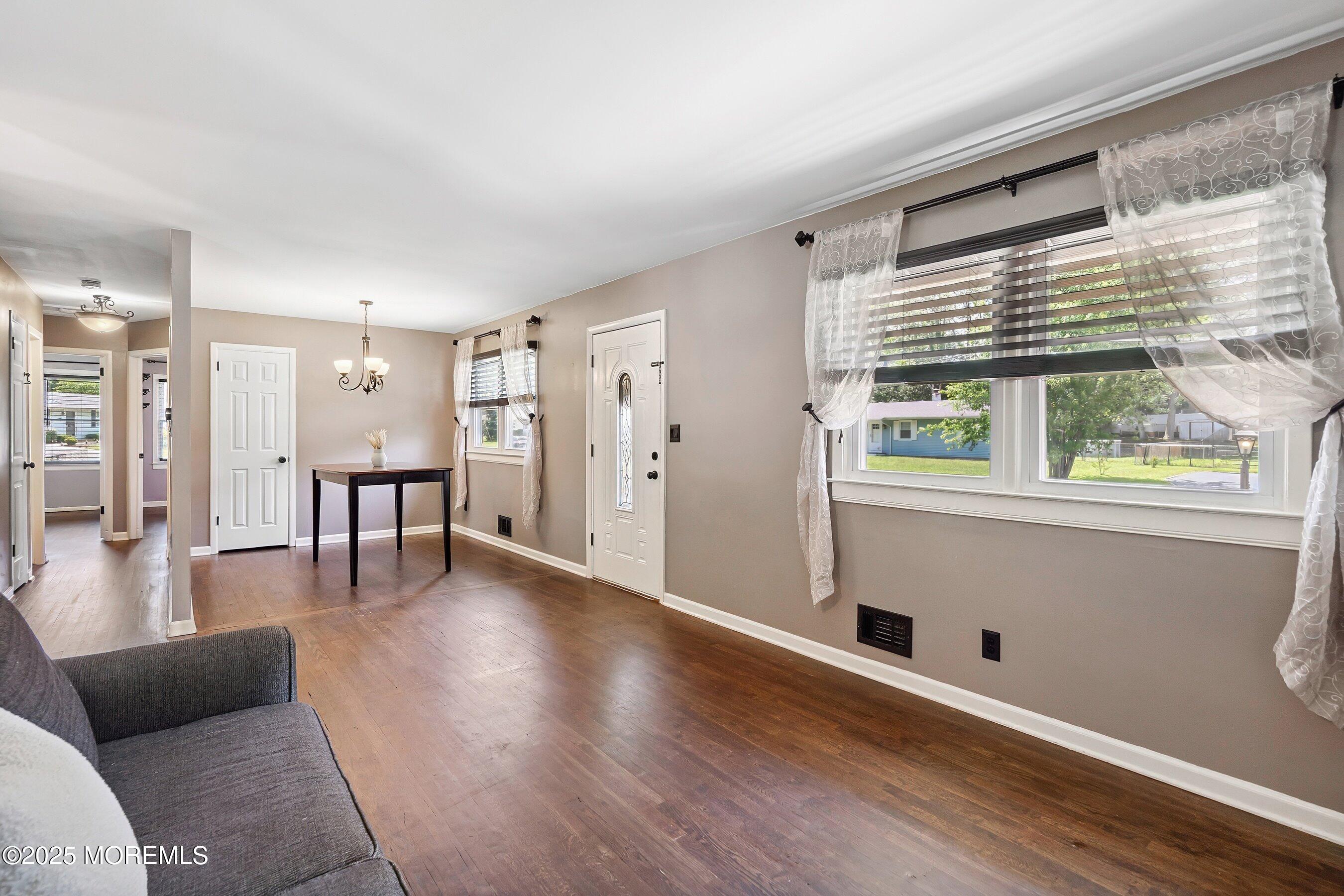 6 Redwood Road Howell, NJ 07731 - Photo 4 of 37 1000016916